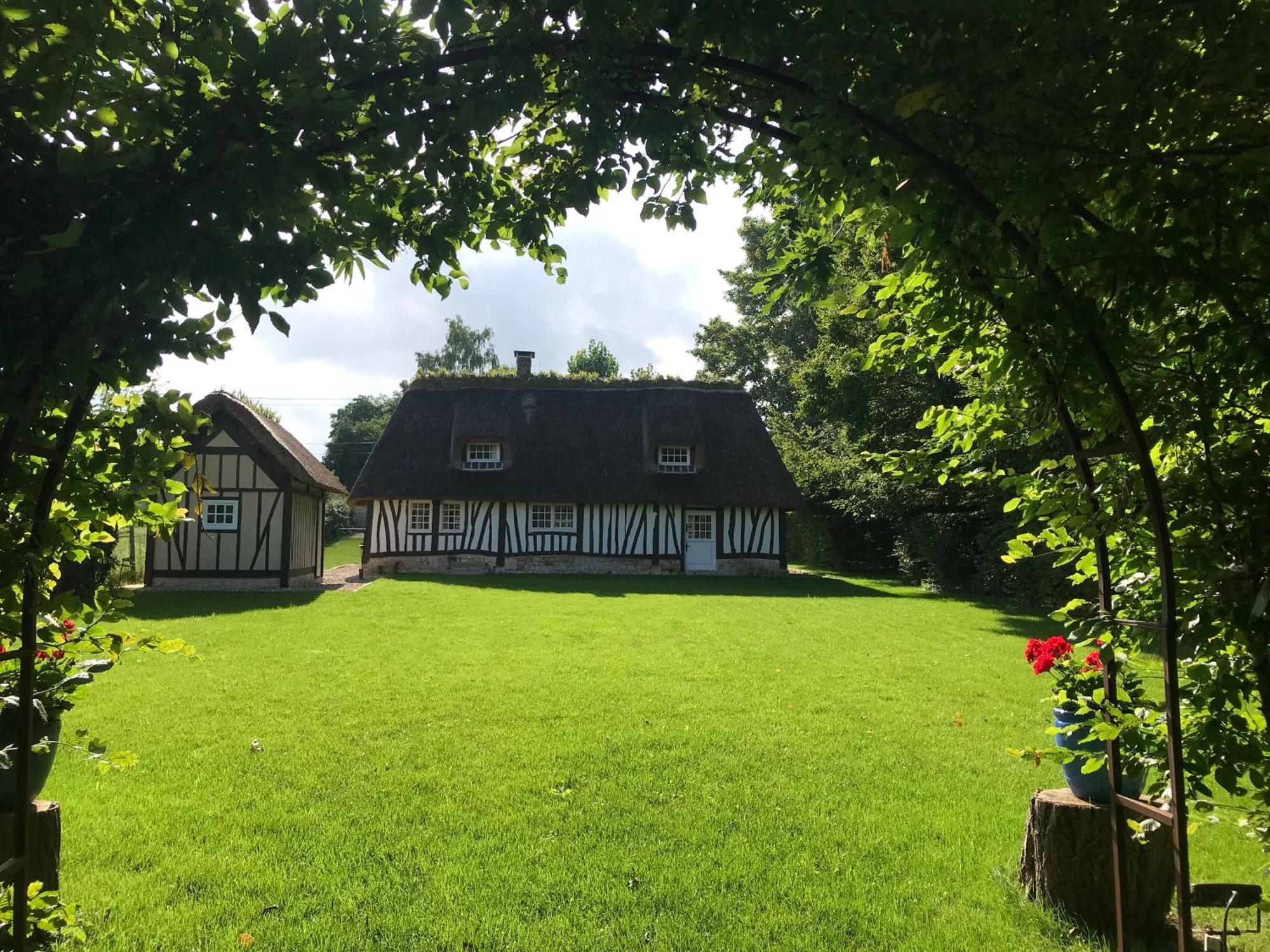 La Gloriette Gite Situe Dans La Propriete Dun Magnifique Manoir Vatteville-la-Rue Экстерьер фото